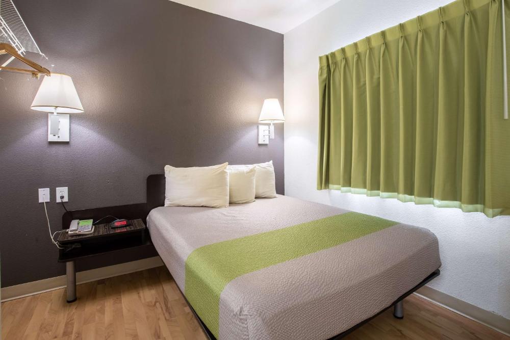 Queen Room - Disability Access - Non-Smoking interior